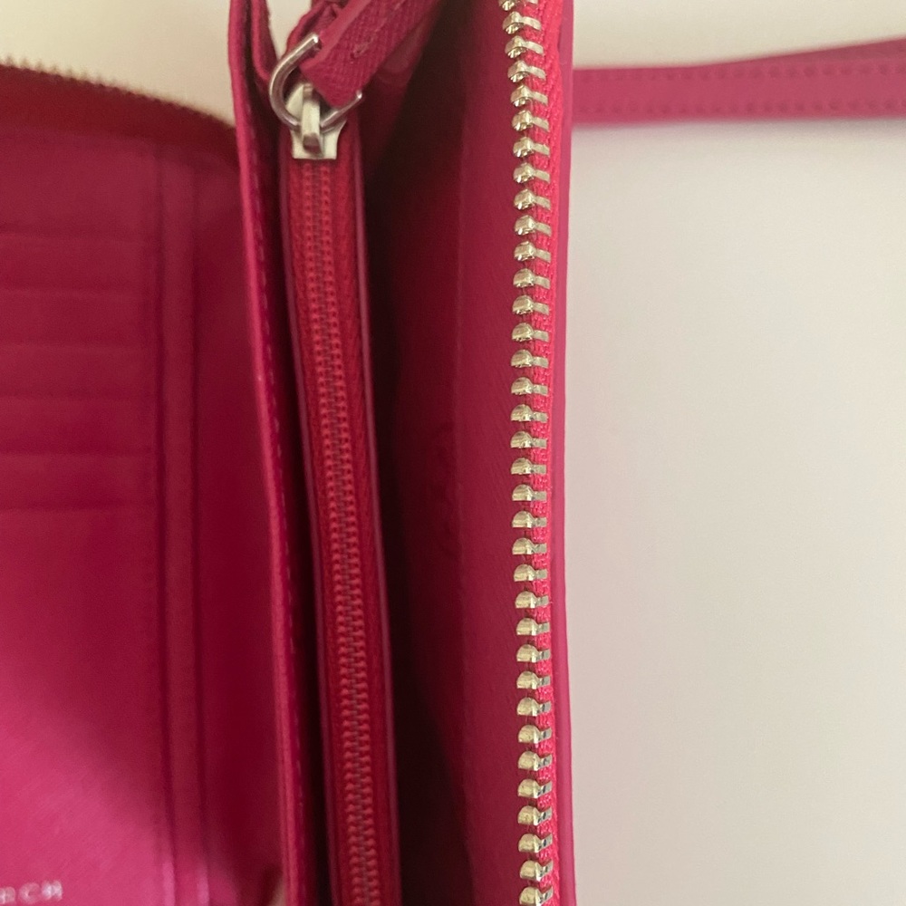 Tory Burch "York Multi Task" Wristlet in Raspberry - Picture 4 of 4